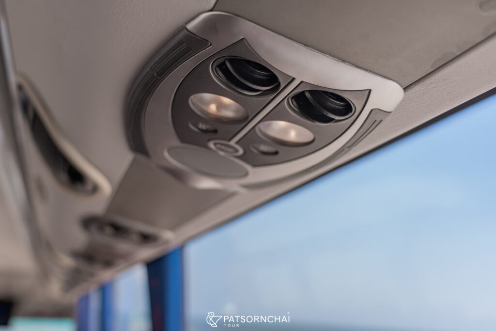 The New Deluxe Coach 2 44 seater - ระบบทำความเย็นและไฟสำหรับอ่านหนังสือ | Patsornchai Tour รถบัสเช่าสุราษฎร์ธานี