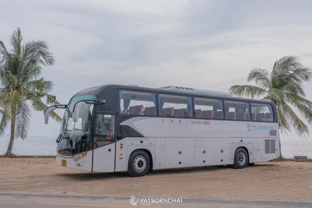 3 Deluxe Coach 2 รถบัสเช่า 44 ที่นั่ง | Patsornchai Tour
